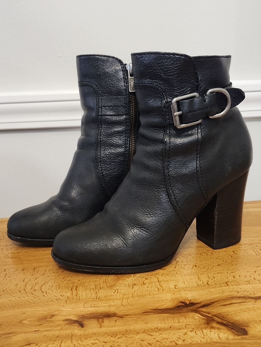Frye Women's Parker D Ring Black Leather Short Heeled Boots 9 M
